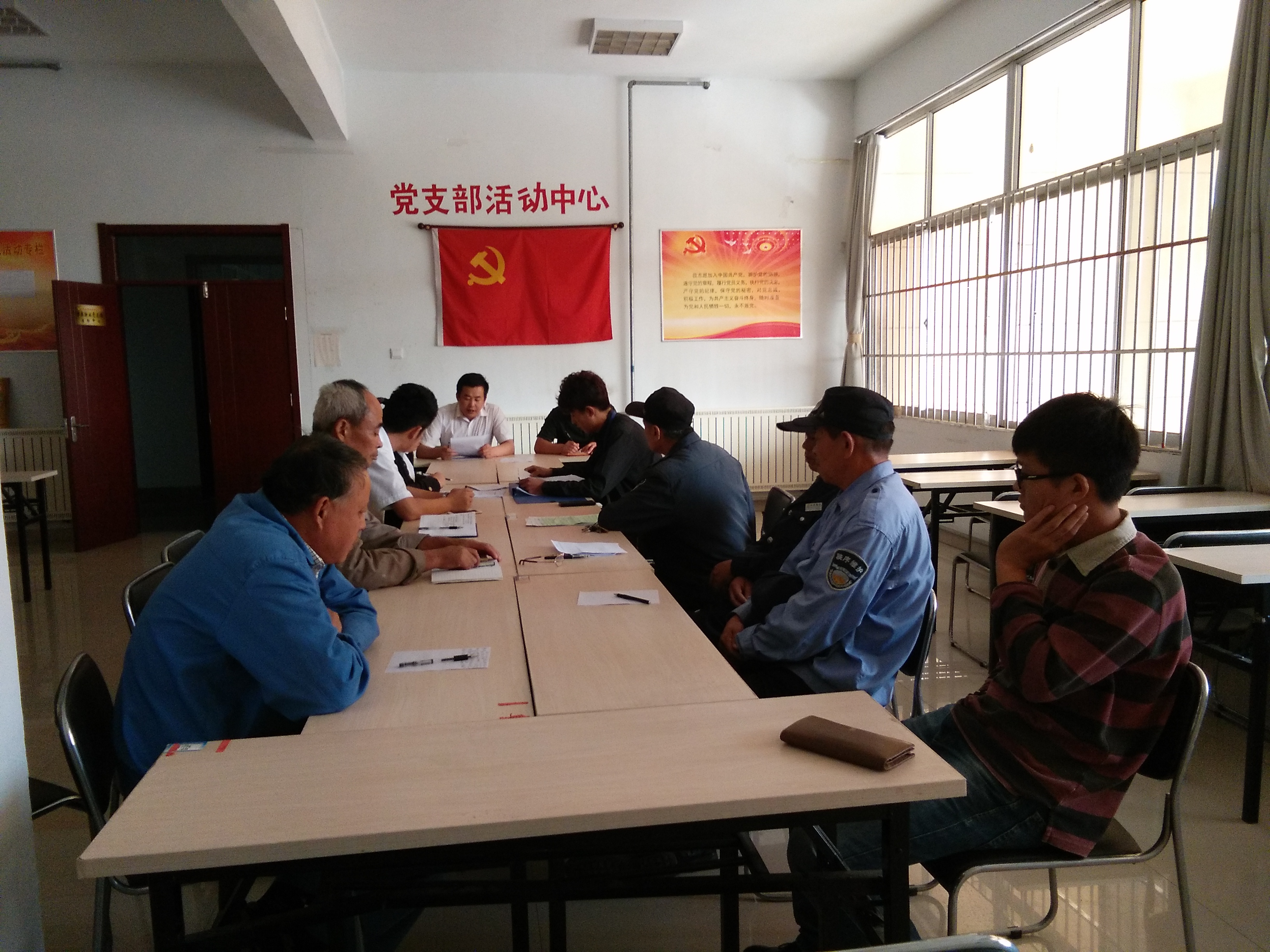 5.图为“两新”好来物业党支部集中学习“我是共产党员”主题教育实施方案.jpg