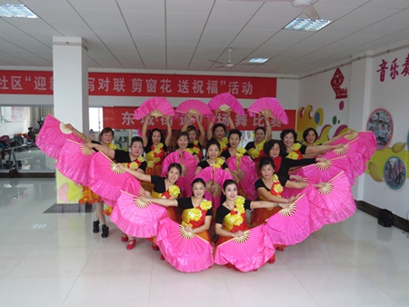老年艺术团.JPG