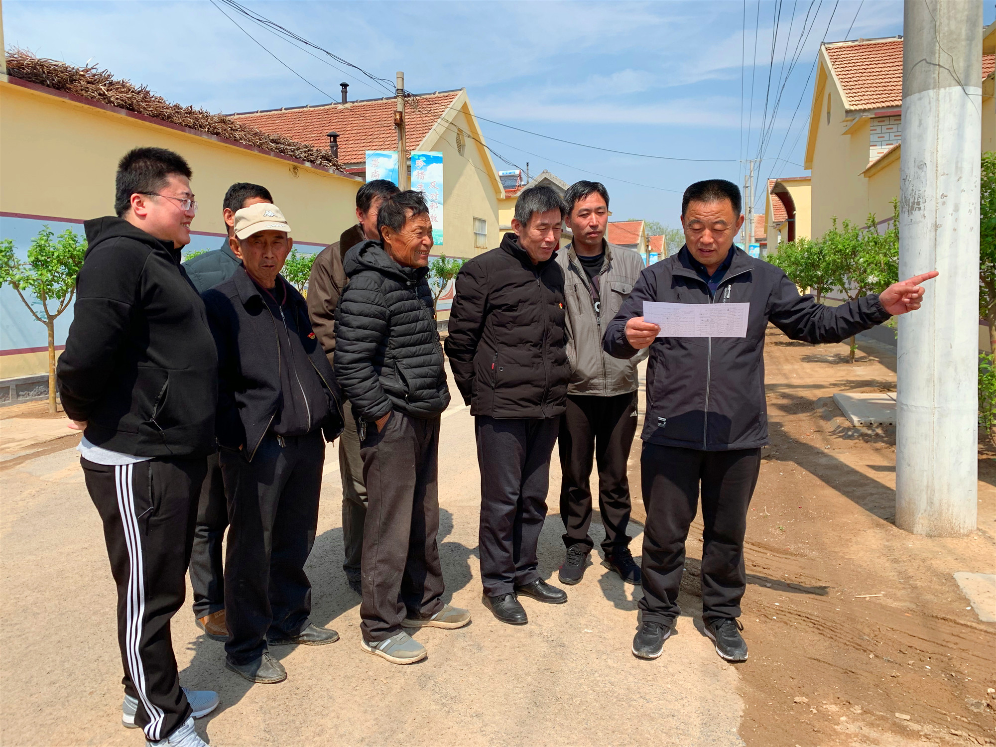 图2现场认领街巷管家.jpg
