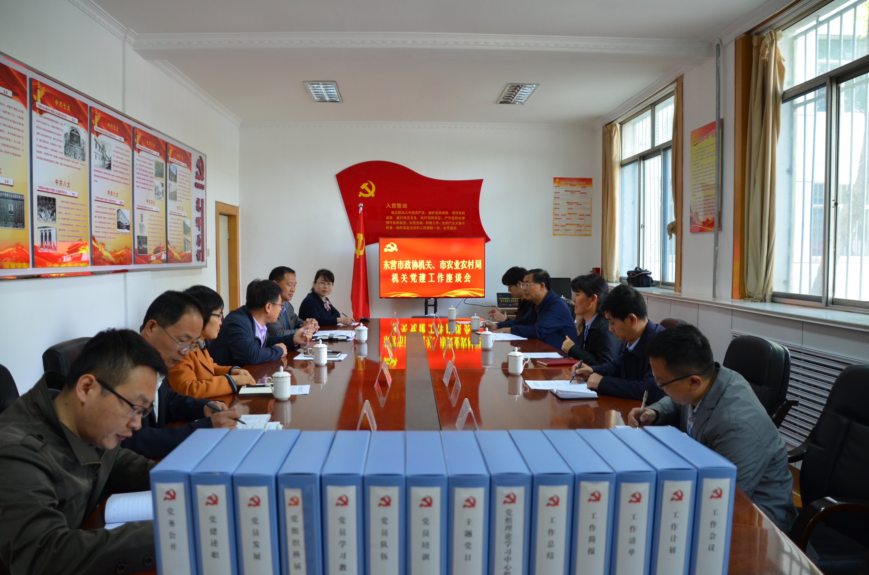 座谈会现场照片.jpg 座谈会现场照片.jpg