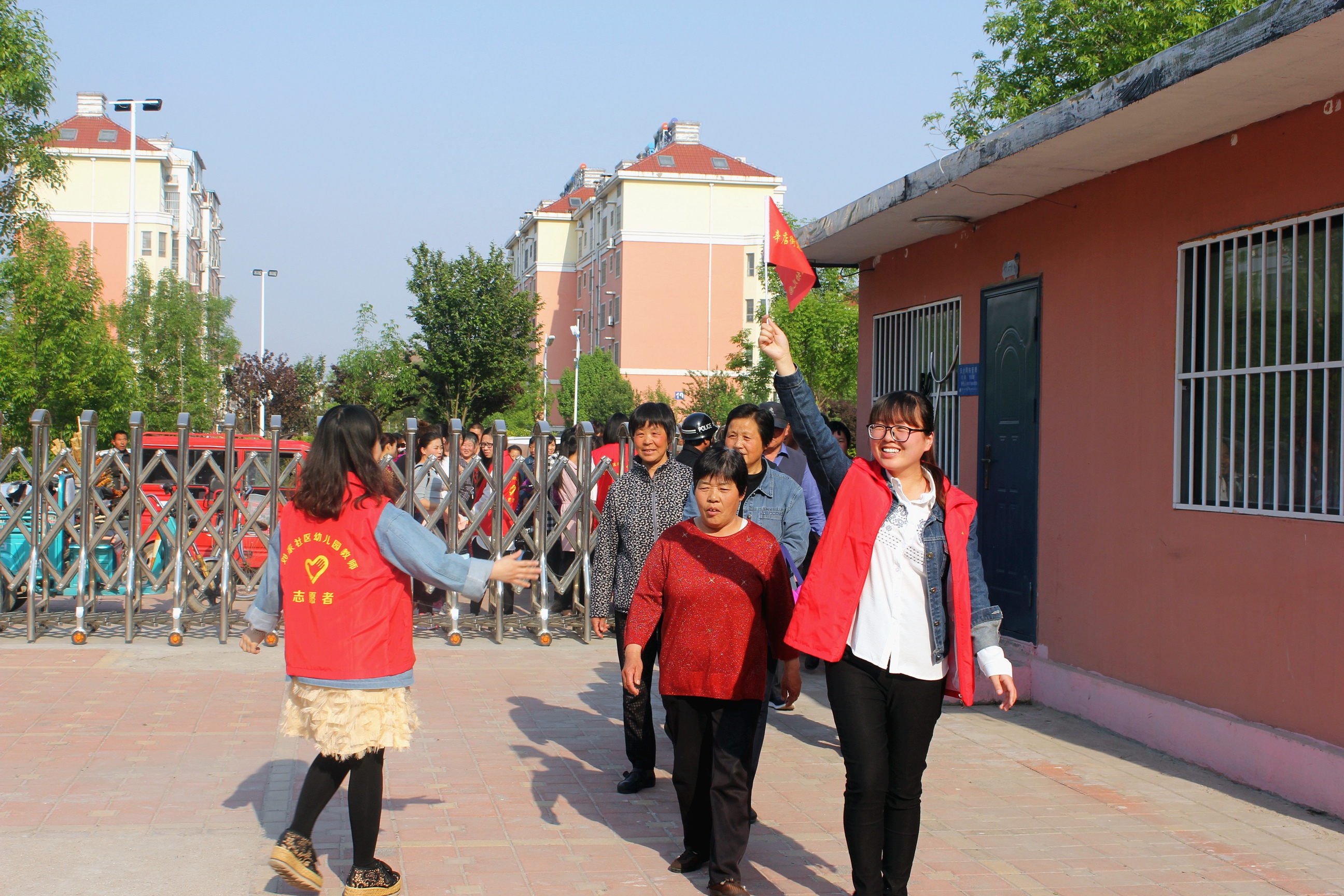 志愿交通，安全离园护学活动2.JPG