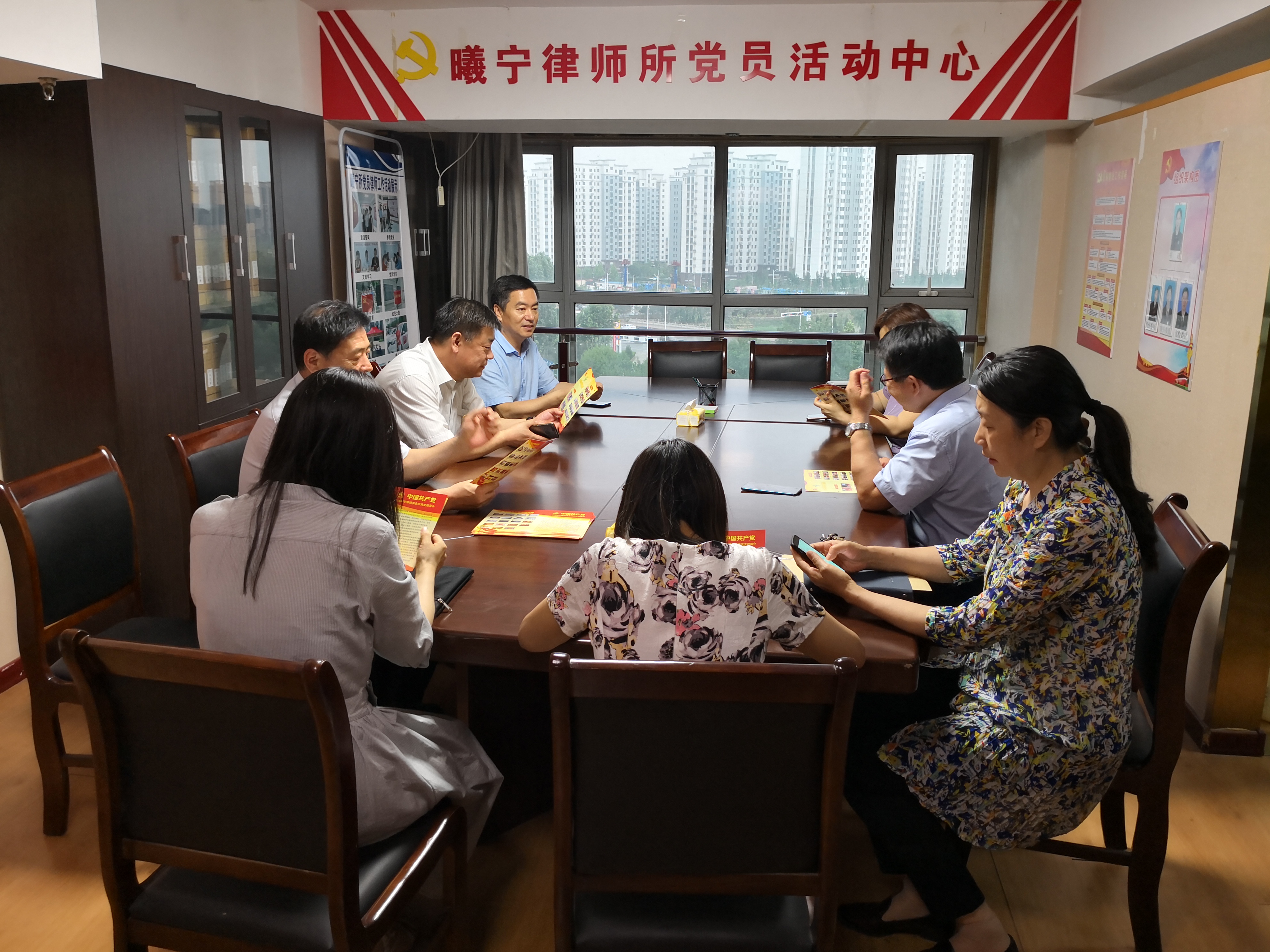 听汇报.jpg